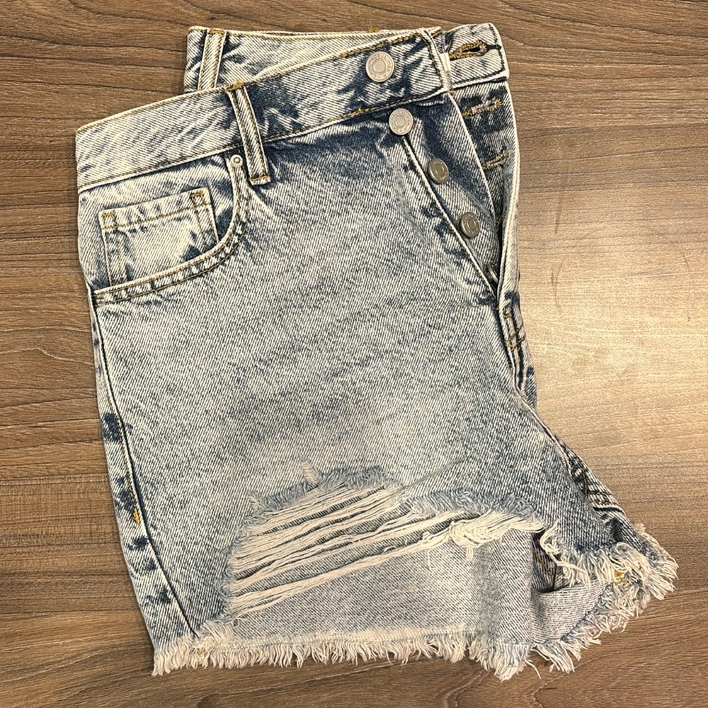 PACSUN DISTRESSED JEAN SHORTS